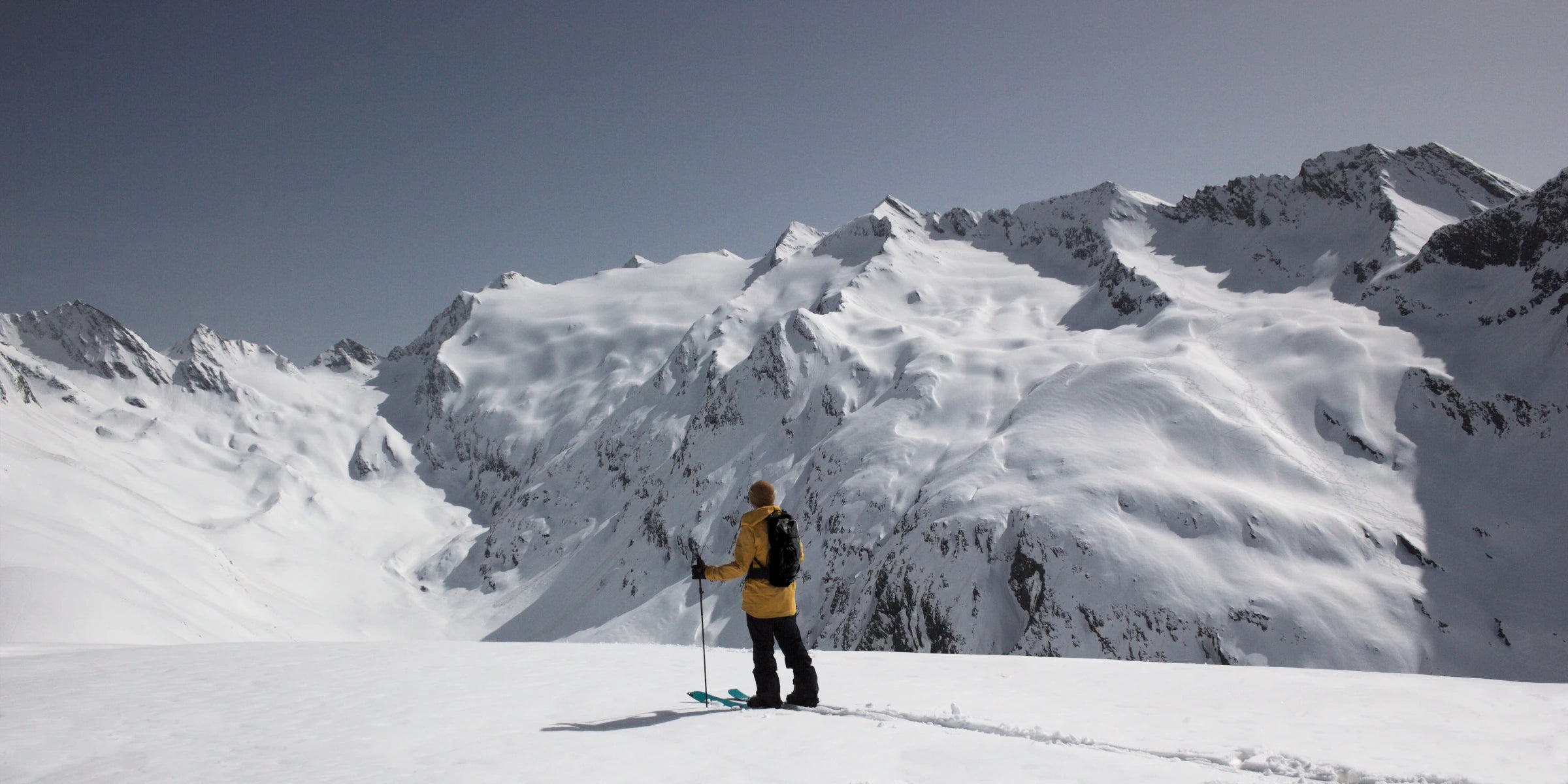 Splitboarder im Gebirge