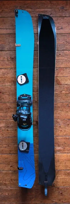 auseinandergebautes Splitboard im Aufstiegsmodus