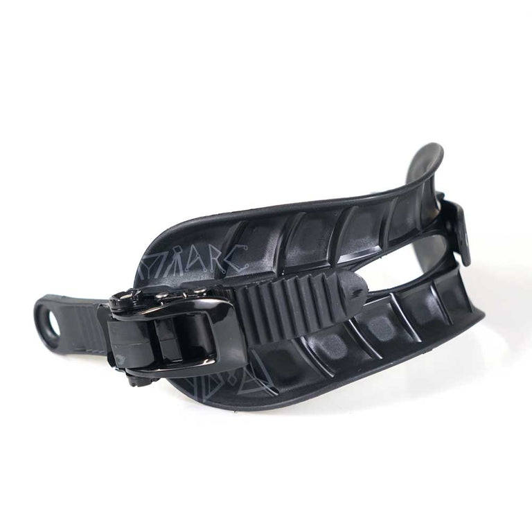 Detailansicht eines Straps mit Ratsche, die bei Splitboardbindungen zur Befestigung der Snowboardboots verwendet werden.